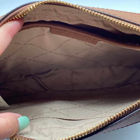 Michael Kors Jet Set Item EW Crossbody - Picture 4 of 4